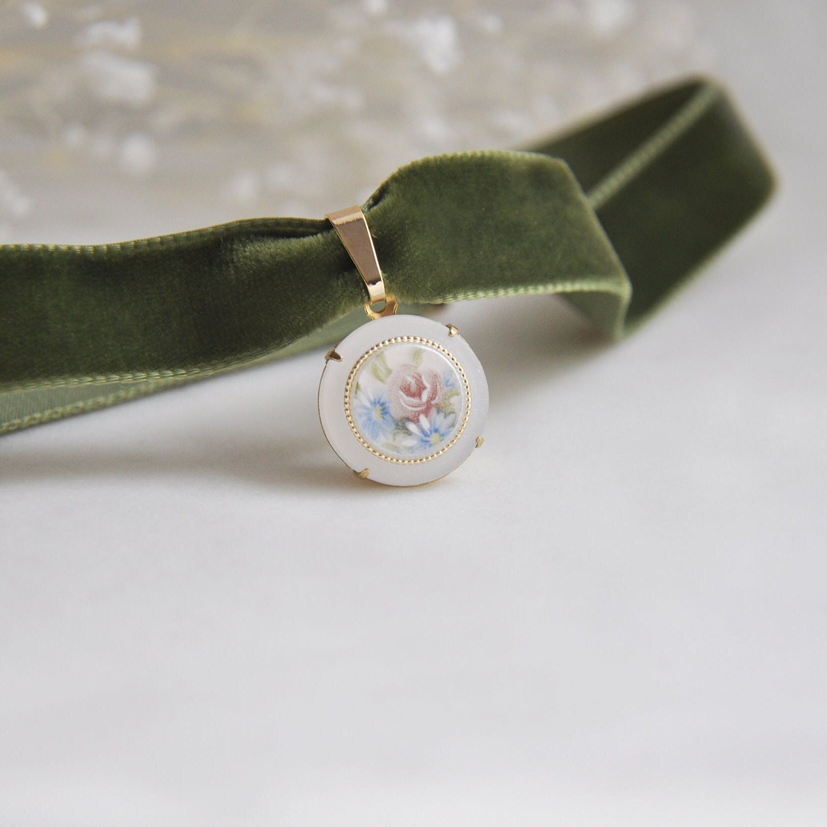 Green Velvet Choker, Flower Choker, Nature Necklace, Boho Wedding, Woodland Wedding, Cameo Necklace, Moss Green, Green Academia, Whimsical