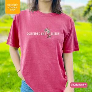COULEURS CONFORT 1717 T-shirt floral Lillies Christian, T-shirt inspiré de la nature, chemise de style vintage, cadeau pour les amateurs de plantes, tenue décontractée de tous les jours