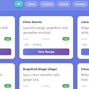 以下が含まれることがあります： 「Mocktail Creator」のウェブサイトインターフェース。ノンアルコールカクテルのレシピカードが表示されています。レシピには、Virgin Mojito、Citrus Sunrise、Lemon Lavender Fizzなどが含まれており、準備時間と分量が表示されています。
