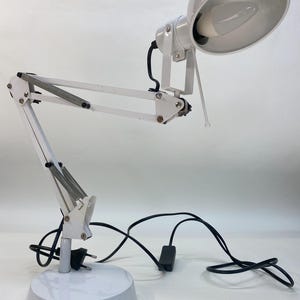 Lampe à brancard articulée