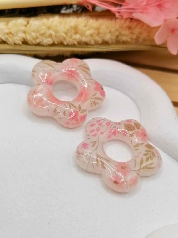 Light pink translucent flower earrings – Light & floral – unique handmade – Women’s gift