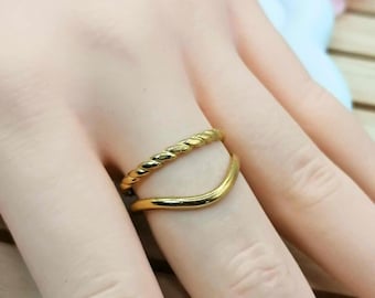 Adjustable stainless steel ring - Thin twist ring - Double effect design - Gold color - Trendy ring - Hypoallergenic jewelry
