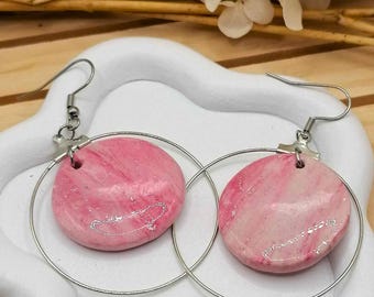 Pastel pink marbled and modern silver circle earrings – UV resin – Silver rings & polymer discs – Elegant women's jewelry