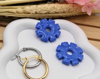 Interchangeable earrings with intense blue floral shapes – Light & bold – unique handmade – Women’s gift