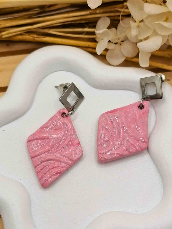 Textured pastel pink earrings – Silver findings – unique handmade in polymer clay in an artisanal way – Women's gift