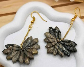 Boucles d’oreilles Forme éventail Inspiration botanique – fait main en pâte polymère de façon artisanale –Cadeau femme chic