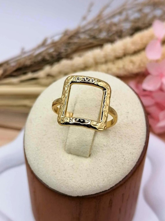 Adjustable stainless steel ring - Openwork square ring - Graphic style - gold color - trendy ring - Hypoallergenic jewelry