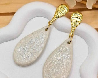 Textured white marine drop earrings – Natural chic – unique handmade in polymer clay in an artisanal way – Women's gift