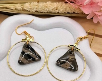 Gold Circle & Marbled Triangle Earrings – Unique Handmade in Polymer Clay in France – Chic Women’s Gift