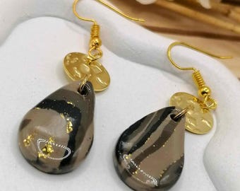 Boucles d’oreilles goutte marbrée en pâte polymère résinée