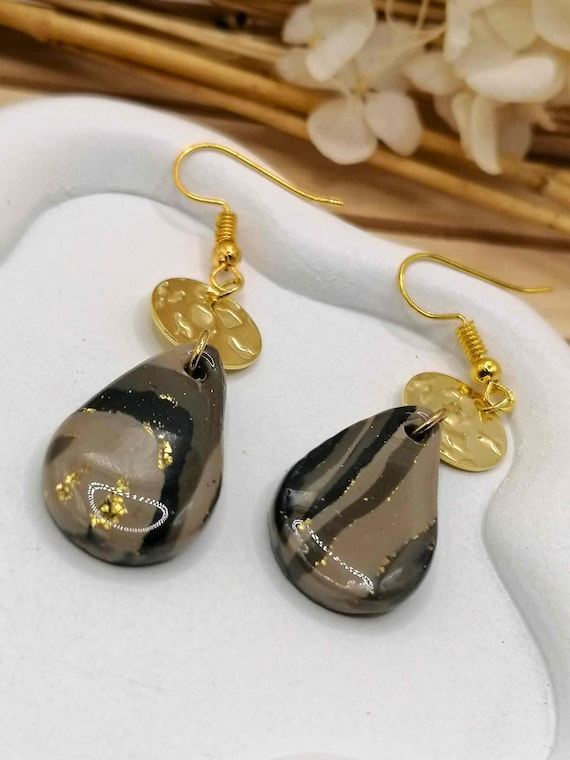 Boucles d’oreilles goutte marbrée en pâte polymère résinée