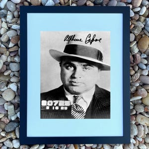 Al Capone Poster with Reprint Autograph – American Gangster Wall Art (Framed/Unframed)