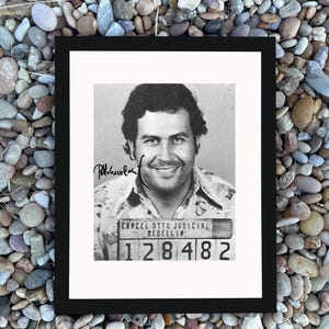Pablo Escobar Poster Photo with Reprint Autograph – Colombian Drug Lord & Medellín Cartel Leader – Framed or Unframed