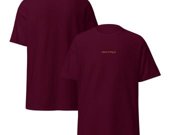 Camiseta unisex bordada "Jesús es Rey": 100% algodón.
