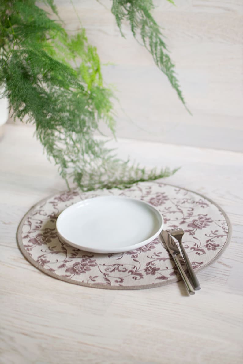 Round linen placemats Easter dinner place mats Set 4 circle Etsy