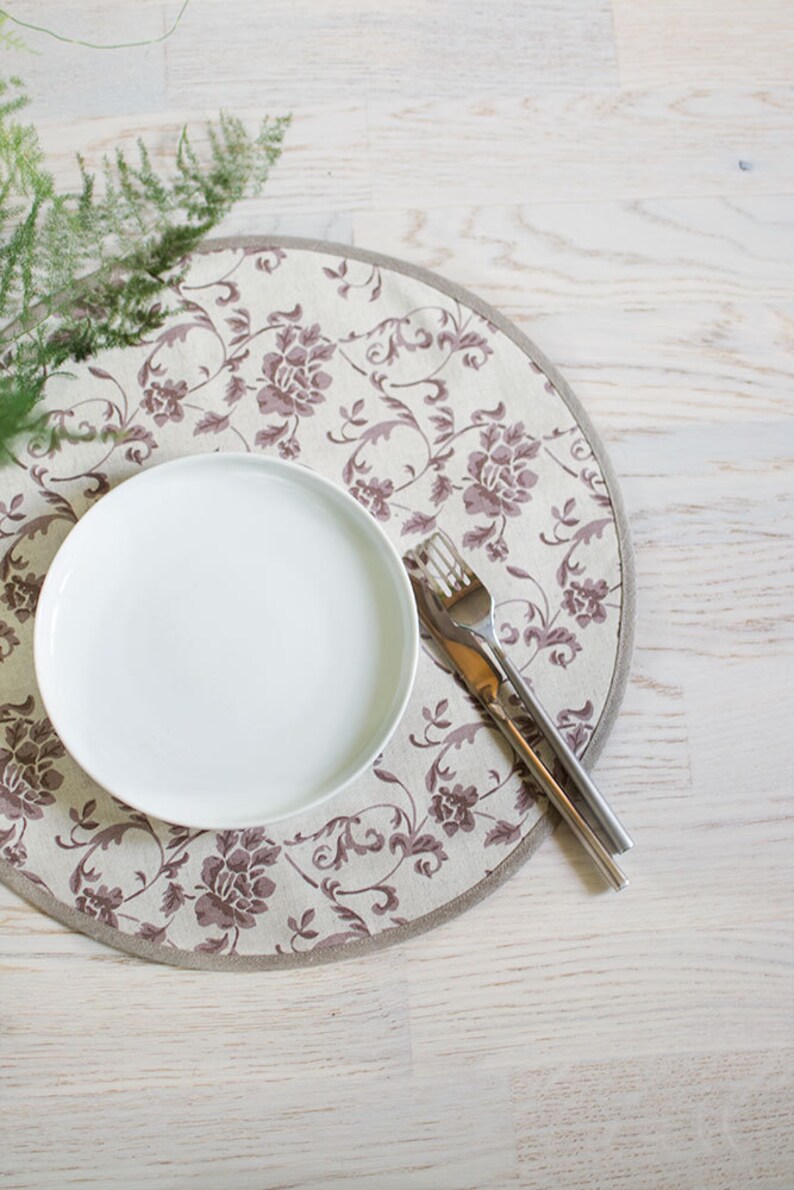 Round linen placemats Easter dinner place mats Set 4 circle Etsy