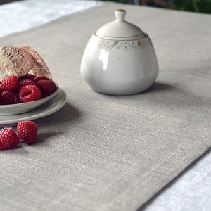 Runner da tavolo naturale Runner velato Runner in lino grigio Runner ecologico Decorazioni per la tavola di nozze Runner per lo sguardo Panno rustico per decorazioni da tavola