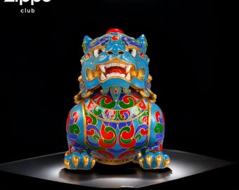 Encendedor con figura de león guardián chino / Encendedor artesanal de cloisonné / Regalo coleccionable único