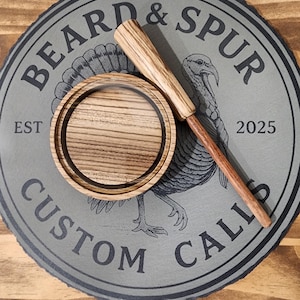 Kalkonlock i zebraträ. Glas över resonansbotten i zebraträ.