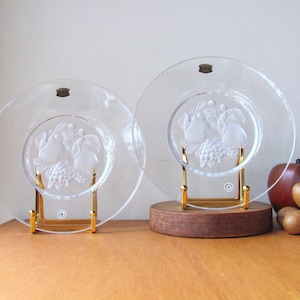 2 platos de frutas Val St Lambert Vidrio esmerilado Intaglio Bélgica Manzana Pera Uva Ensalada de cereza Almuerzo sirviendo decoración colgante de pared firmada con etiquetas