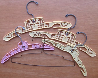 5 Child Baby Hangers Clothes Closet Nursery Hanging Yellow Train Lambs Pink Ducks Metal Wire Clarolyte NY Swivel Handle