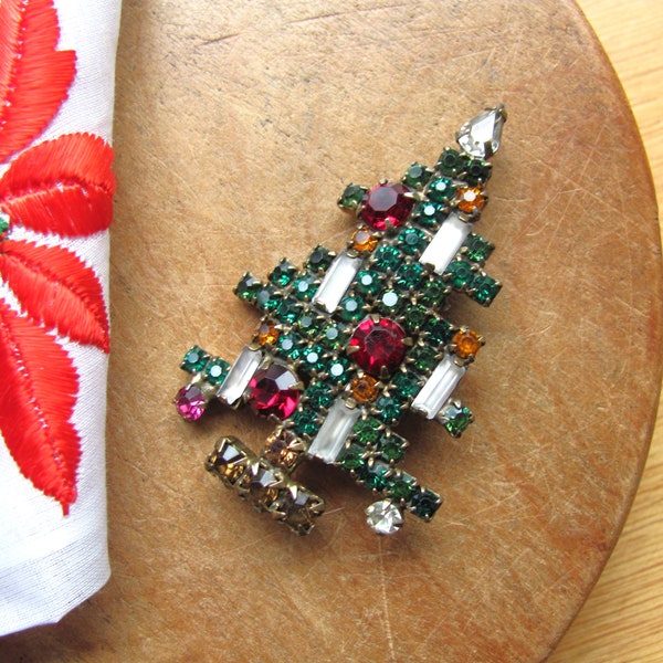 Christmas Tree Weiss Pin Brooch Jewelry Rhinestones 5 Candle Holiday Tree Dress Coat Hat Jacket Glass Stones Gold Metal Back Setting Vintage