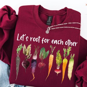 Bluza Let’s Root for Each Other – uroczy sweter z okrągłym dekoltem w kształcie ogrodu warzywnego, sweter dla miłośników roślin, koszulka z pozytywnym żartem, sweter ogrodniczy