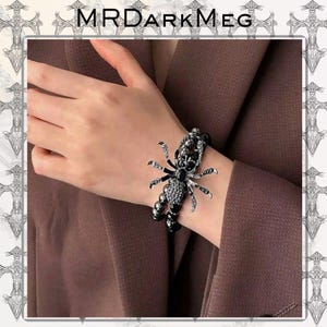 Gothic Black Spider Bracelet – Retro Punk Style Stretch Beaded Bracelet with Crystal Tarantula Charm, Statement Jewelry for Halloween