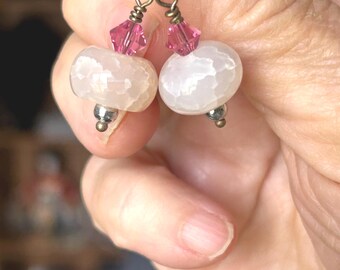 Pendientes de cristal Swarovski rosa: corona rosa india, alambres de platino