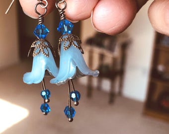 Pendientes de flor de cristal Swarovski azul: colgante de filigrana de bronce