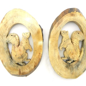 Squirrel Pine Wood Wall Décor