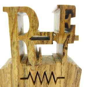 Ohms Law in Pine Wood, Electrical Circuit