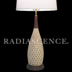 Lámpara de mesa Raymor Italy de cerámica texturizada con forma de piña grande en nogal, década de 1960