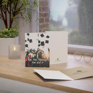 Biglietto di auguri per la laurea in fisica: Hip, Hip, Hooray!