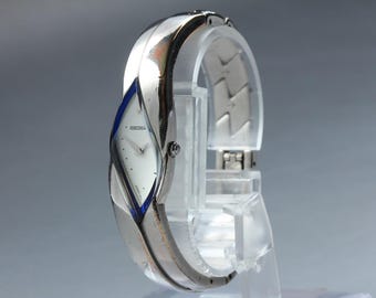 Vintage Seiko Half Moon Stainless Steel Asymmetrical Women display picture 1