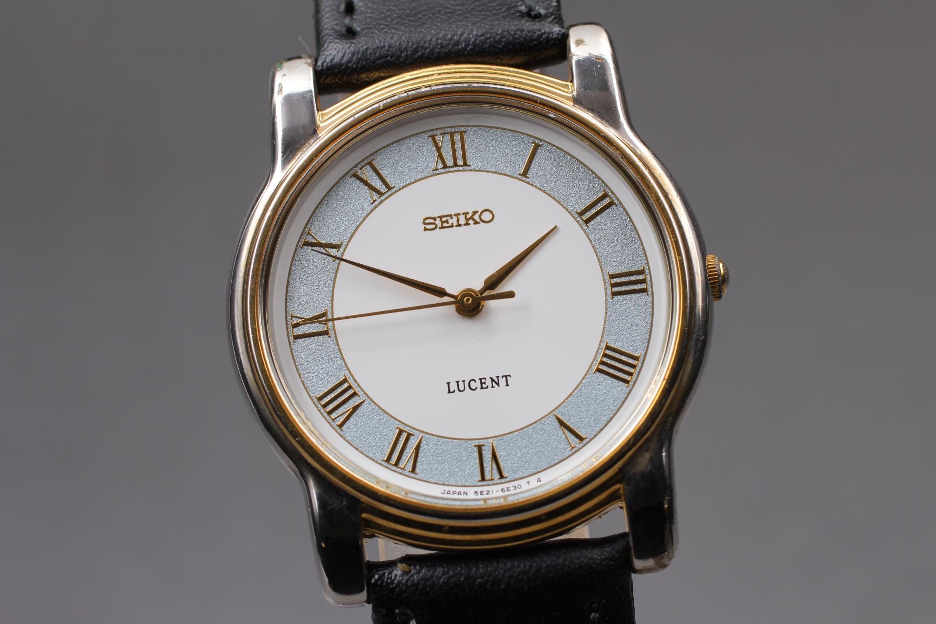 Vintage 1995 Exc+5* Seiko Lucent 5E21-6E00 Gold Tone Roman 30mm Qz 