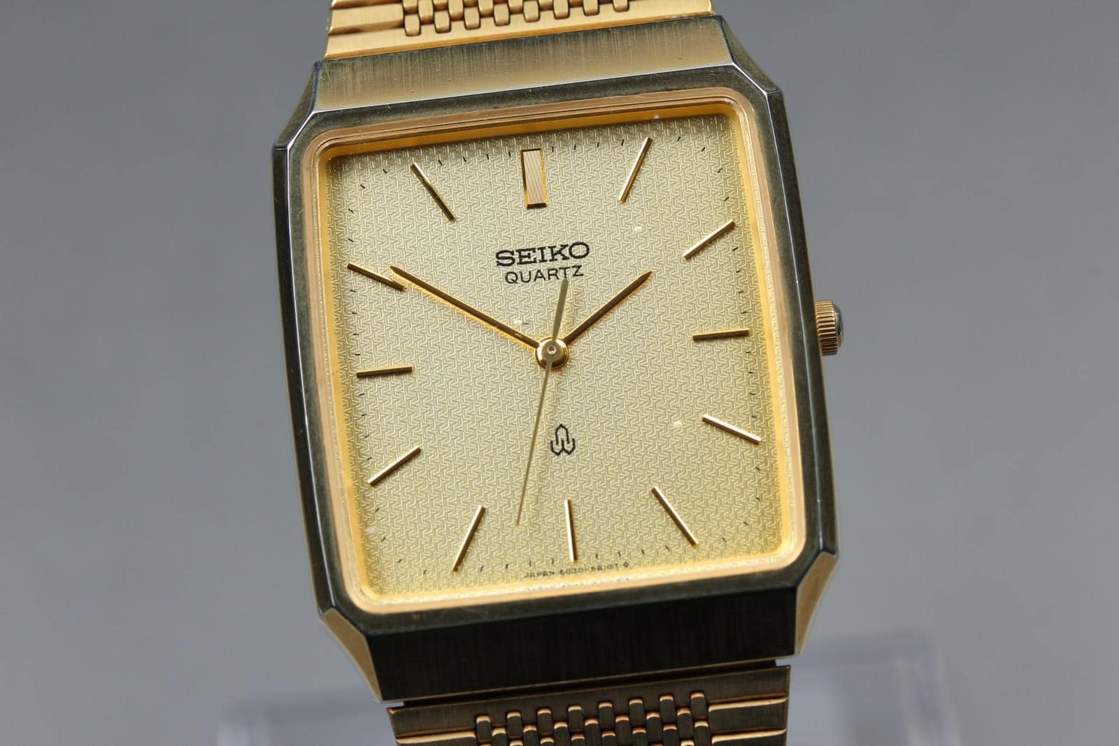 SEIKO Chronos デイデイト メンズ腕時計 1983年式 ビンテージ 稼働/新品電池】SEIKO chronos ラウンド デイデイト メンズ腕時計