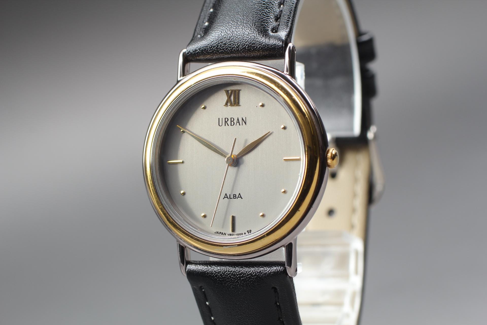 Vintage 1981 Exc+5* Seiko Alba V801-0210 Gold Roman 30mm Quartz