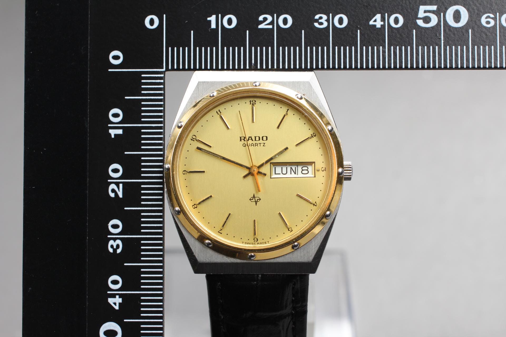 Newbatt. Exc+5* Rado 114.3241.4 Gold Day Date 32.4mm Quartz Men's