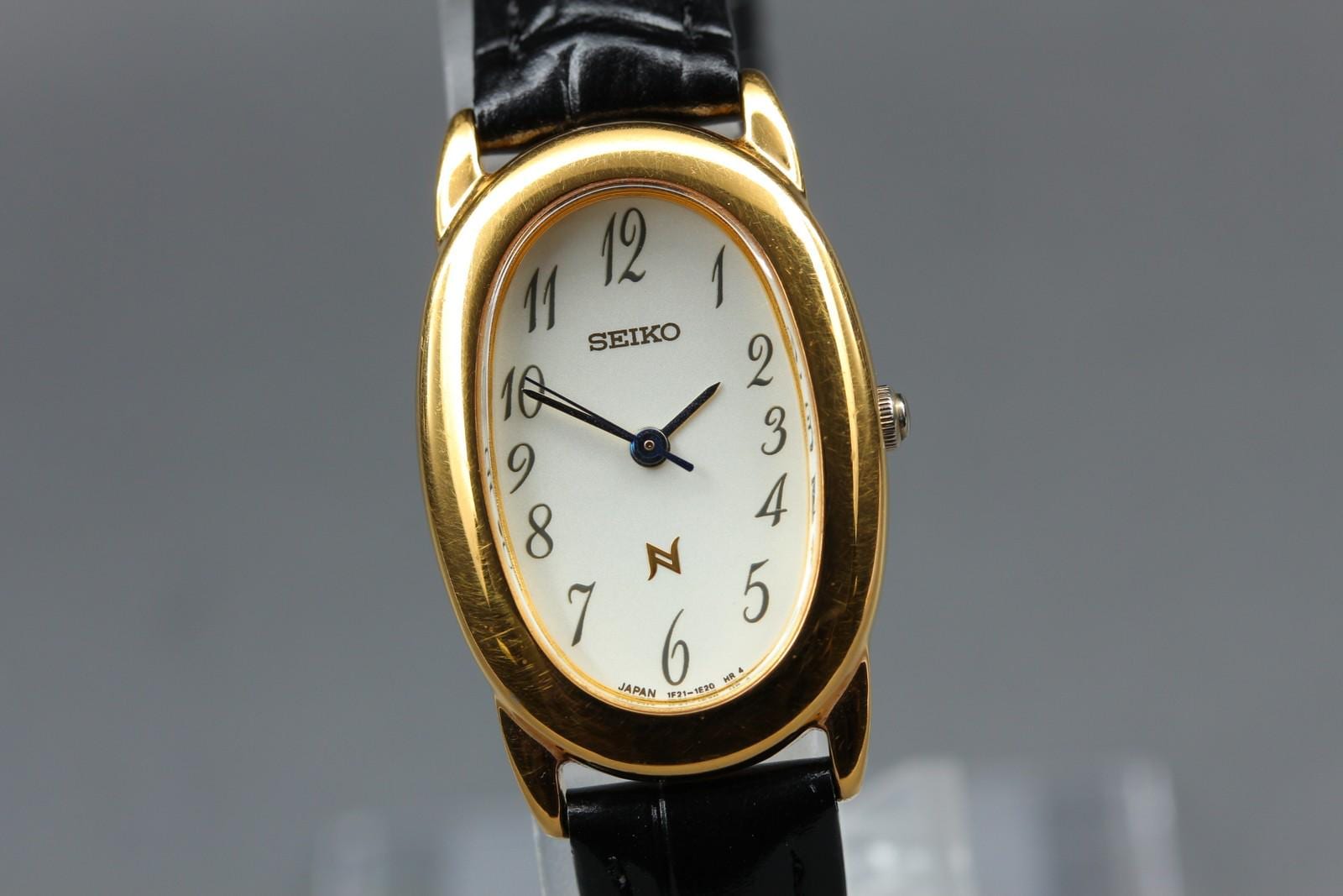 稼働　SEIKO エクセリーヌ 1F21-0AX0 トノー型 青針　ゴールド 稼働 SEIKO エクセリーヌ 1F21-0AX0 トノー型 青針 ゴールド 2026年