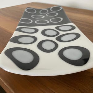 Black & White Fused Glass Tray – Modern Oval Design