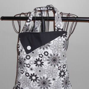 Black and White Flowers - Women's Apron - Ruffle - Pocket