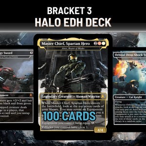 Può includere: Tre carte di Magic: The Gathering con personaggi di Halo. Le carte includono "Type-1 Energy Sword", "Master Chief, Spartan Hero" e "Orbital Drop Shock Trooper". Il testo "HALO EDH DECK" è in alto.