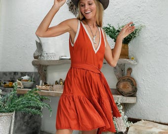 Vestido rojo de verano para festivales ∆ Vestido de fiesta para mujer, ropa de algodón ∆ Vestido mini de tirantes con escote en V profundo ∆ Vestido skater sin espalda ∆ Vestido orgánico ecológico/ocre rojo