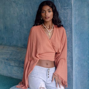 Top Diosa Rosa ∆ Blusa Kimono Boho para Mujer ∆ Top Cruzado ∆ Top Corto de Manga Ancha ∆ Camisa Gitana de Algodón Crudo de Ropa Orgánica Hippie / Rosa