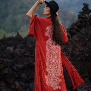 Bata kimono de algodón crudo ∆ Chaqueta cruzada tipo cárdigan bohemio ∆ Vestido maxi bohemio ∆ Top gitano de estilo tribal ∆ Vestido playero Miami Long Beach / Ocre rojo imagen 15