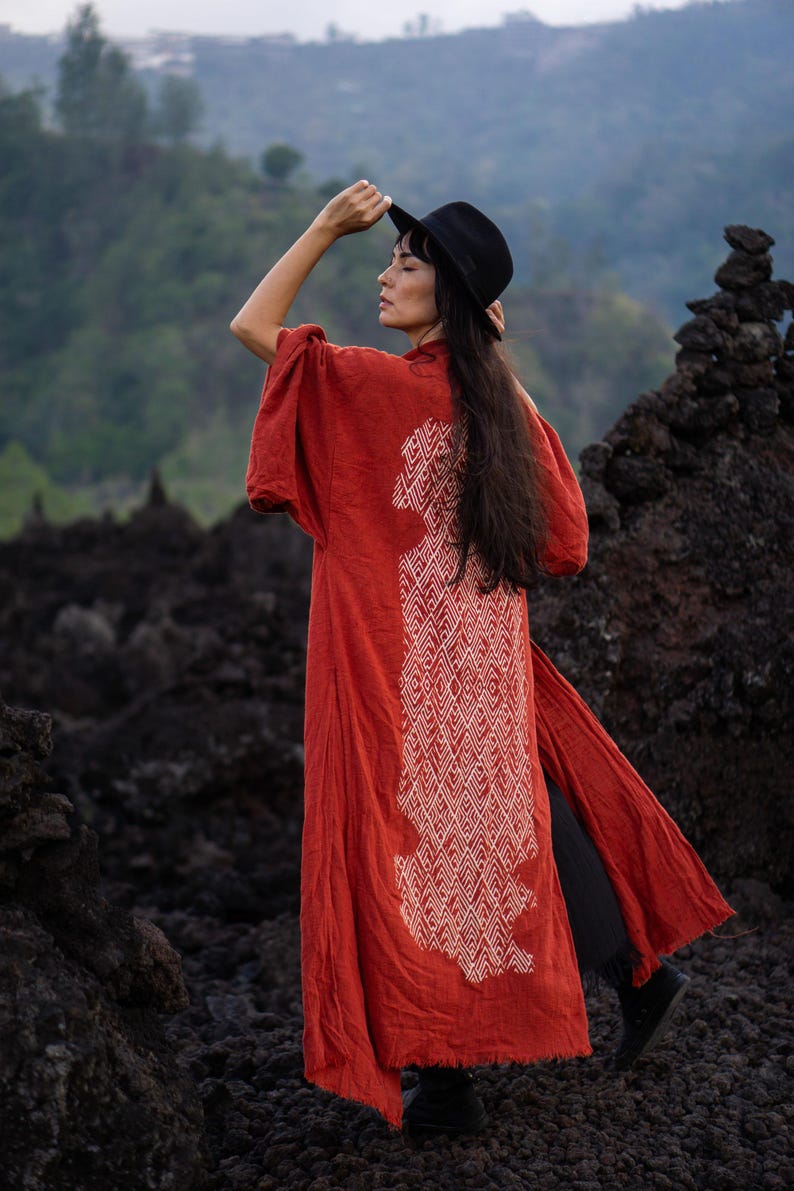 Bata kimono de algodón crudo ∆ Chaqueta cruzada tipo cárdigan bohemio ∆ Vestido maxi bohemio ∆ Top gitano de estilo tribal ∆ Vestido playero Miami Long Beach / Ocre rojo imagen 15