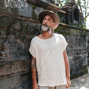 Camiseta Boho Branca ∆ Camiseta Orgânica Masculina ∆ Top Tribal Eco Nomad de Algodão Cru ∆ Túnica Confortável Hippie ∆ Camiseta Cigana / Off White imagem 2