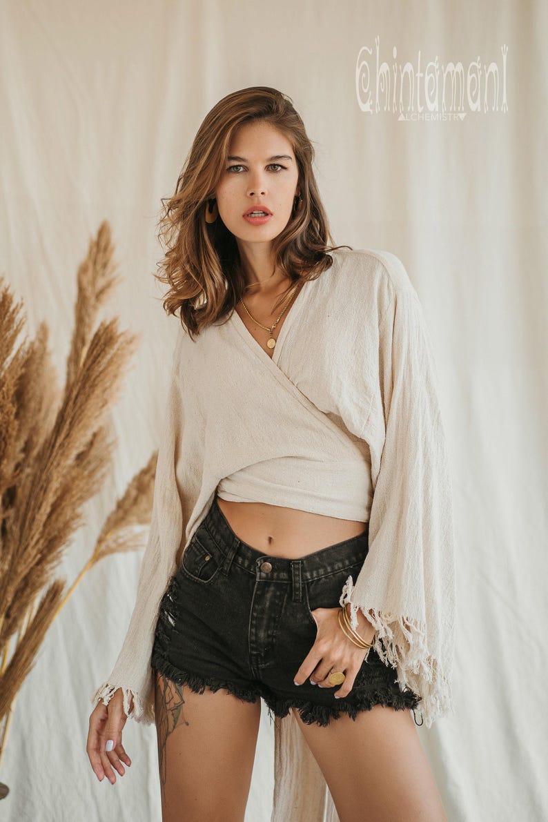Top estilo boho cruzado para mujer ∆ Ropa boho, top kimono ∆ Ropa orgánica ∆ Top corto de manga ancha ∆ Ropa boho estilo hippie gitano / Blanco roto imagen 2