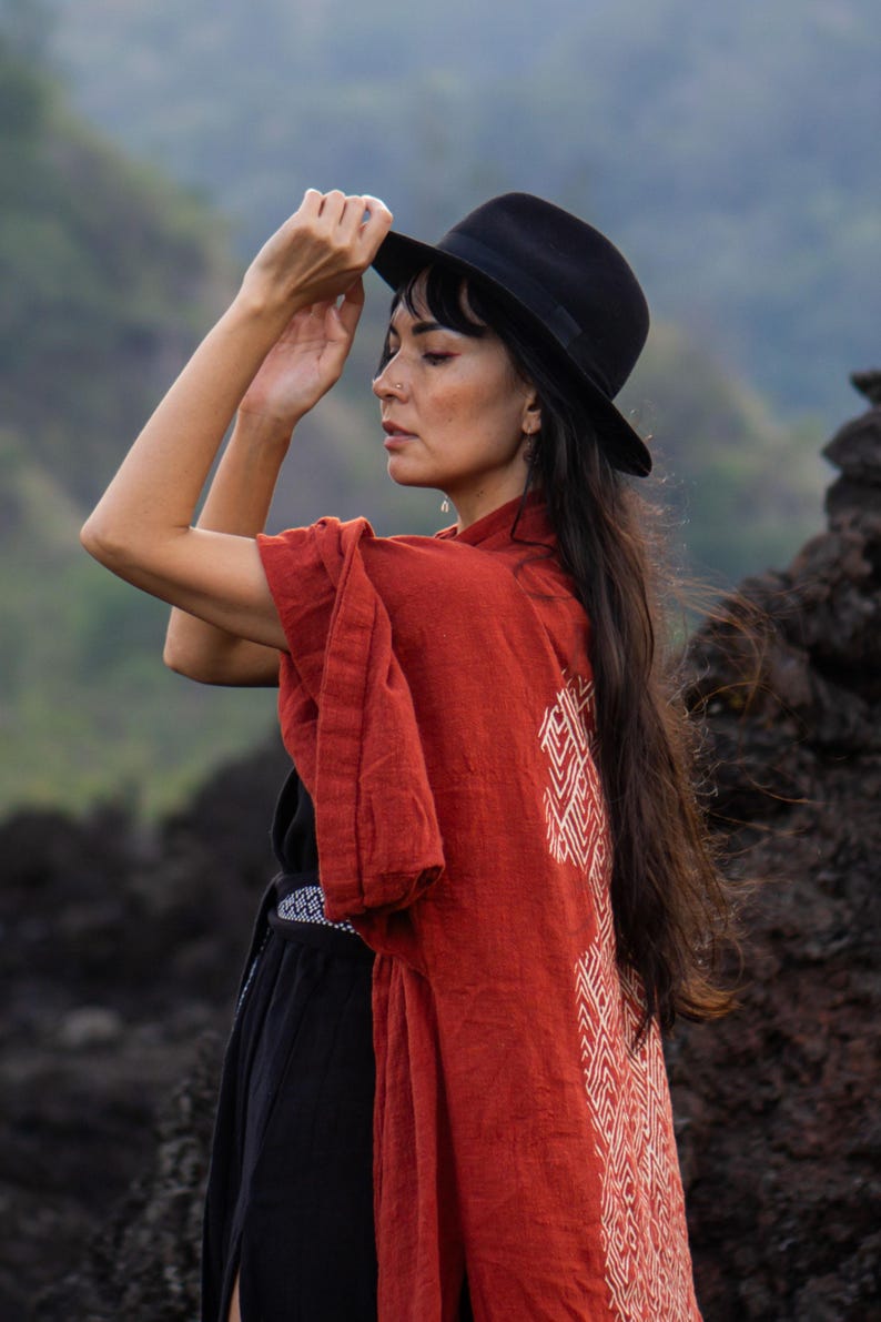 Bata kimono de algodón crudo ∆ Chaqueta cruzada tipo cárdigan bohemio ∆ Vestido maxi bohemio ∆ Top gitano de estilo tribal ∆ Vestido playero Miami Long Beach / Ocre rojo imagen 16